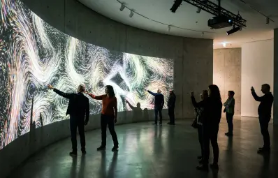 Jak wybrać projektor do muzeum w 2026 roku — poradnik OEM i B2B